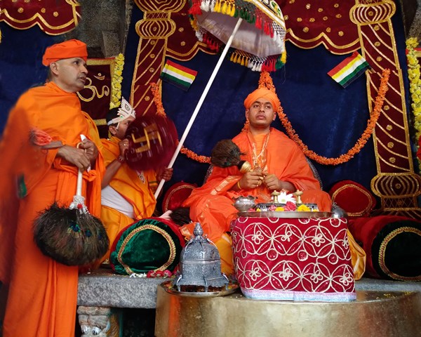 ಶ್ರವಣ ಬೆಳಗೊಳ ಜಗದ್ಗುರು ಪೀಠಕ್ಕೆ ದೀಕ್ಷಿತ ಮದಭಿನವ ಸ್ವಸ್ತಿಶ್ರೀ ಚಾರುಕೀರ್ತಿ